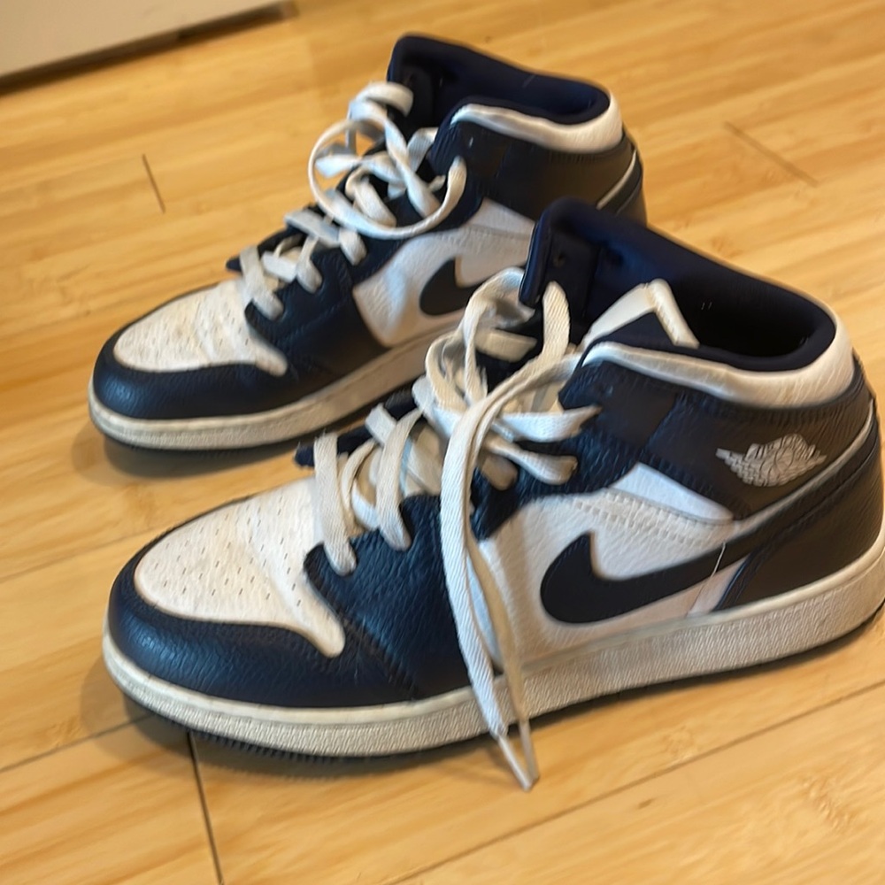 Air Jordan navy Nike sneaker